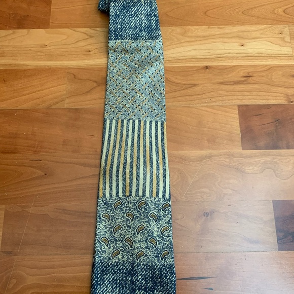 Men’s Italian Brand 100% silk Tie - Picture 1 of 4
